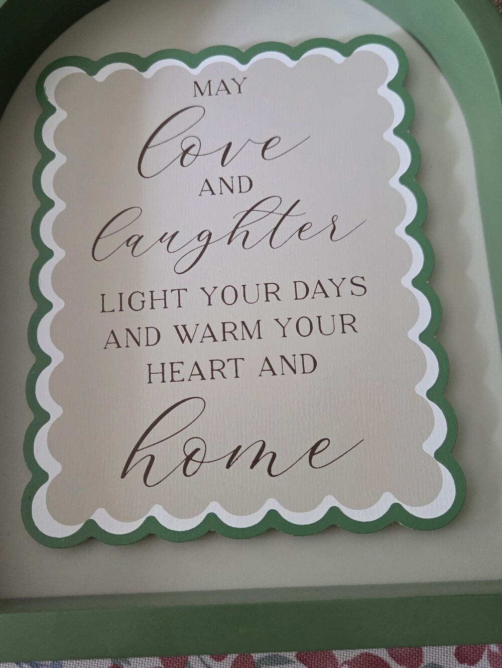 Green Arched Home Wall Sign with Scalloped Quote - Picture 2 of 4
